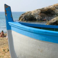 Barque en bord de plage